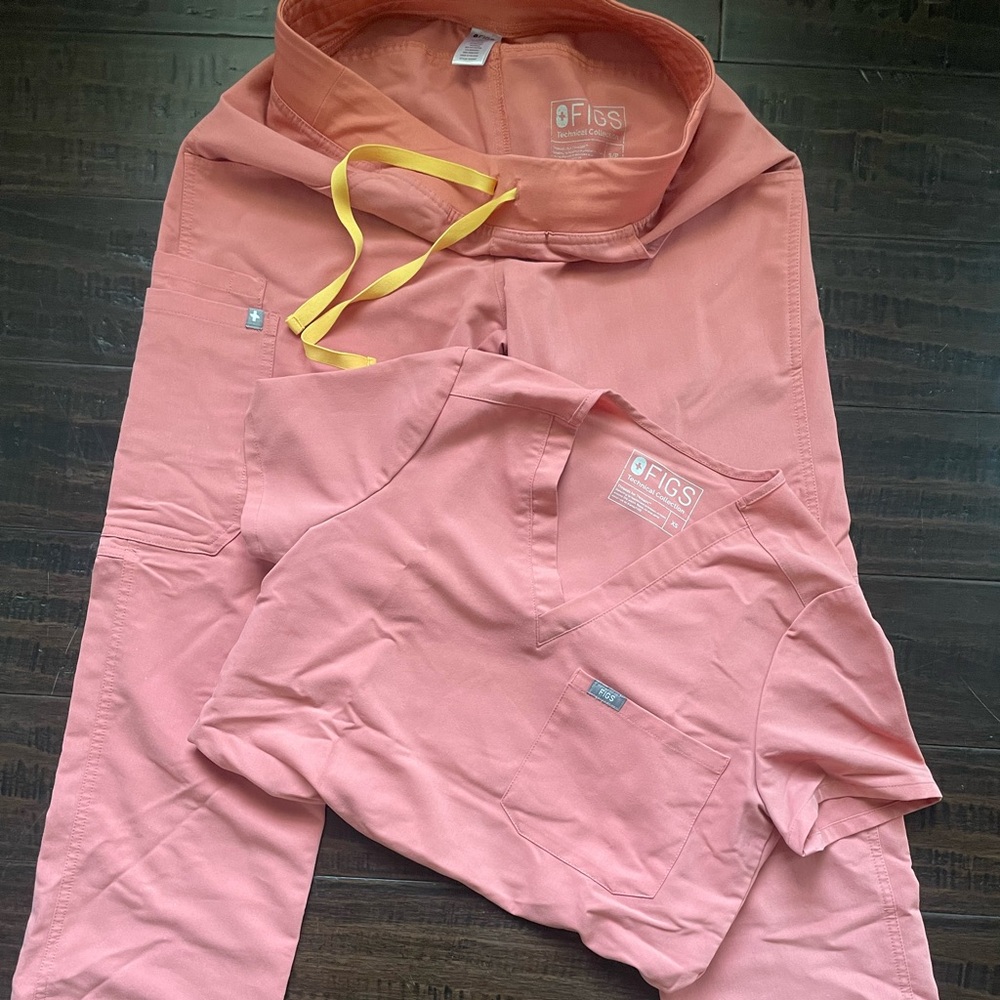 Figs Set OG Coral Catarina XS top Kade Petite S pant Limited Edition Color